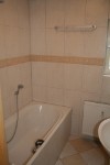 Bad/Badewanne mit Duschkabine